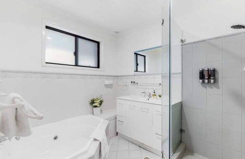 Castle Hill House | Charming 4-bedroom house with AC, WiFi in tranquil Castle Hill