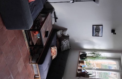 Vigoulet-Auzil House | Quiet house on the edge of a forest next to a lake