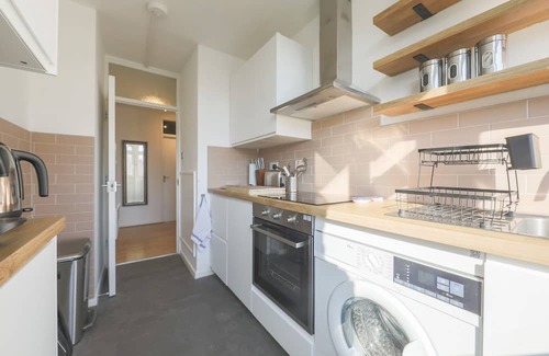 Furzedown Apartment | Pass the Keys | Stylish & Modern London Flat