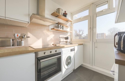 Furzedown Apartment | Pass the Keys | Stylish & Modern London Flat