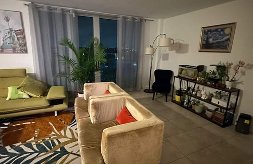 North Bay Village Apartment | 3-bedroom apartment in charming North Bay Village with WiFi, AC