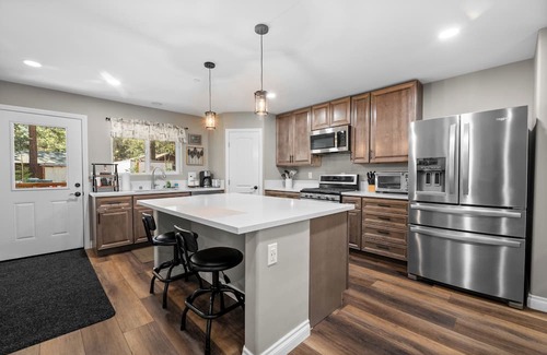 Peter Pan Cabin | Charming 3-bedroom cabin with WiFi, AC in lovely Big Bear
