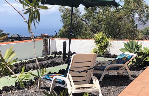 Los Llanos de Aridane House | 4 terraced bungalow in rural location with sea view