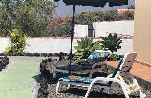 Los Llanos de Aridane House | 4 terraced bungalow in rural location with sea view