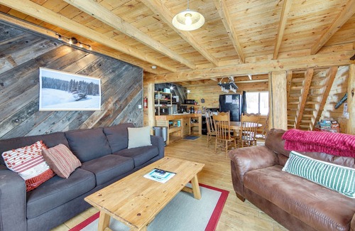 Lake Agnes Cabin | Hike, Ride & Boat: Rustic Retreat Near Steamboat