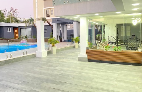 Santiago de los Caballeros Villa | Glass Room in the Mansion, Pool, Chef