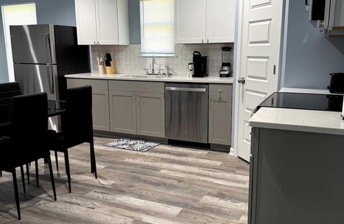Birmingham House | Majesty 3-bedroom house in vibrant Birmingham w/WiFi & 9 mins from downtown