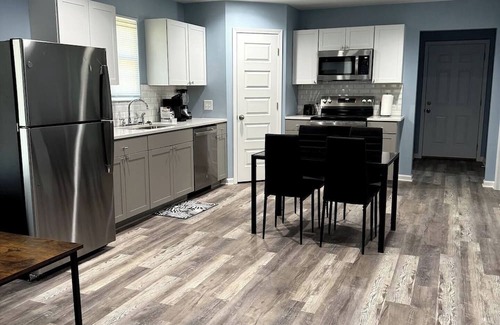 Birmingham House | Majesty 3-bedroom house in vibrant Birmingham w/WiFi & 9 mins from downtown