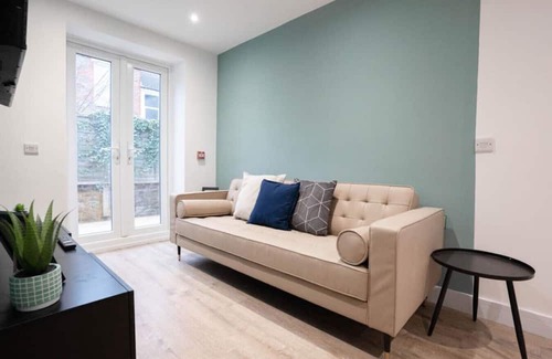 Chichester Apartment | Oving | 6 Bedroom | 6 En-suite