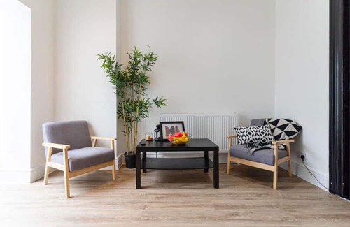 Chichester Apartment | Oving | 6 Bedroom | 6 En-suite