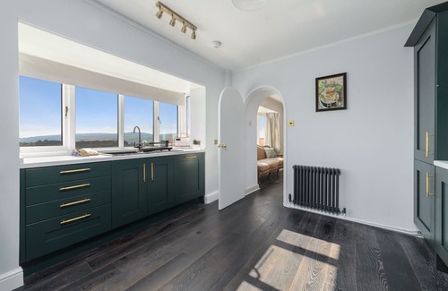 Port Erin Cottage | Craig Y Nos - a holiday cottage that sleeps 6 guests in 3 bedrooms