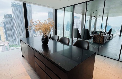 Ekkamai Apartment | 1BR-Thong Lor BTS 7mins, pool&gym with WiFi