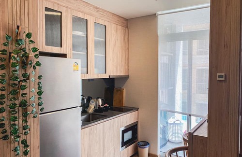 Khlong Toei Apartment | 1BR-BTS Ekkamai 100m Luxury Sky Infinity Pool&Gym