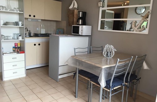Valras-Plage Apartment | Studio port Valras-Plage 400 m from the beach