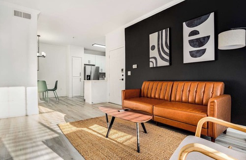 Glendale Sports and Entertainment District Apartment | Boulevard Stays 1BR by Stadium Pool, Parking, Gym 02