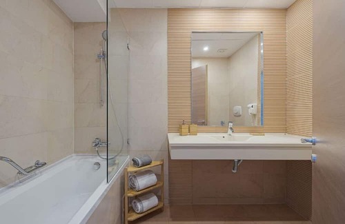 Sector 4 Apartment | Charming 2-bedroom apartment in beautiful București with AC, WiFi