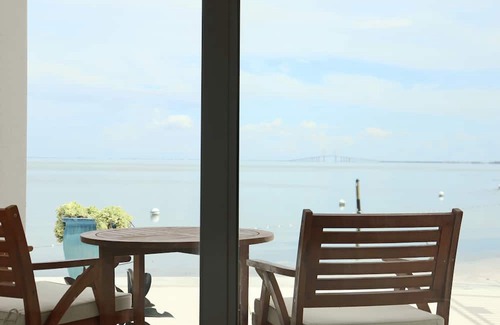 Pinellas Point House | A Slice of Paradise: Relax, Play, & Indulge in Unique St Pete Experience!