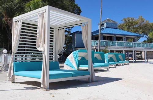 Pinellas Point House | A Slice of Paradise: Relax, Play, & Indulge in Unique St Pete Experience!
