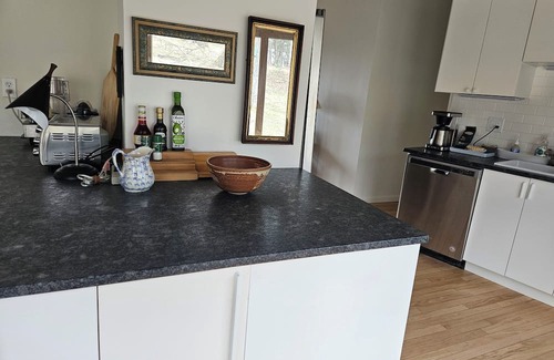 Cragsmoor House | A spectacular Shawangunk vista in a beautifully renovated chalet on a lush lawn.