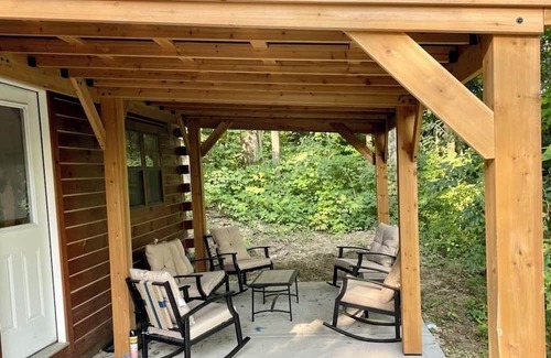 Viola Cabin | Cozy cabin with AC and WiFi in charming Anamosa