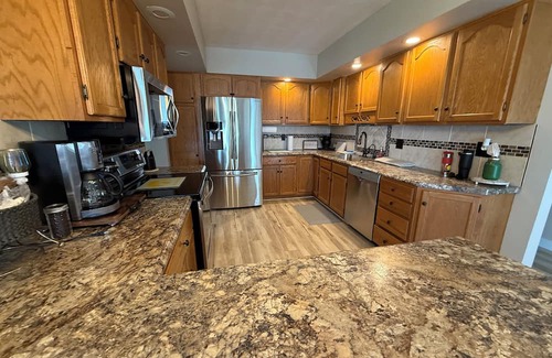 Washburn Other | Cozy Farmhouse Getaway 10 min from Lost Island and Casino