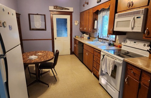 Agency Village House | Spacious 5-bedroom country house in marvelous Summit with WiFi, AC