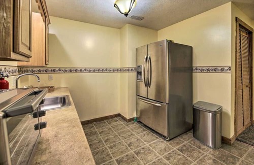 Kodak House | Cozy Cabin | Hot Tub, Views, Near Smoky Mountains!