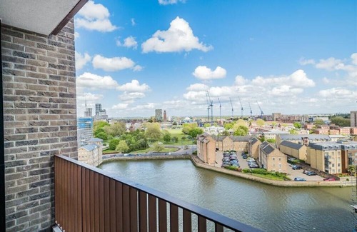 Gascoigne Apartment | Stunning Spacious Apartment in East London