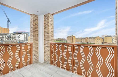 Gascoigne Apartment | Stunning Spacious Apartment in East London