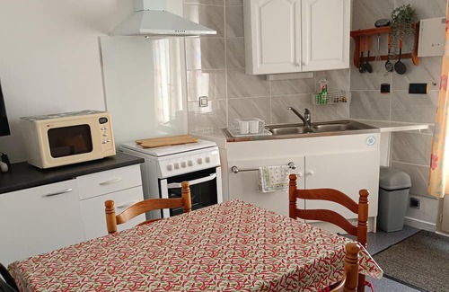 Aydat Apartment | Au Coeur des Cheires d'Aydat (3 people +1 clic clac for child)