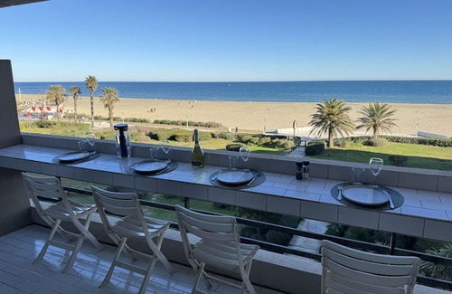 Canet-Plage Apartment | Tranquil 2 bedroom apartment in Canet-en-Roussillon WiFi, AC, sea view terrace