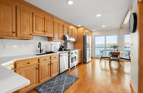 Salem House | Breathtaking lake views 15 mins from Mohegan Sun