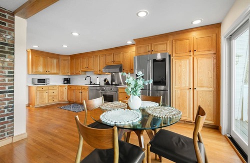 Salem House | Breathtaking lake views 15 mins from Mohegan Sun