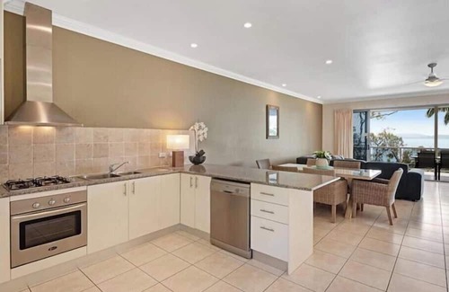 Hamilton Island Apartment | Blue Water Views 11