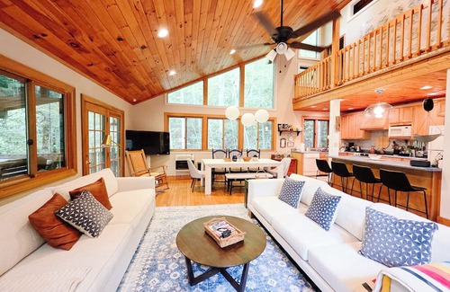 Franklin Ski Chalet | Native Gem Mountain Chalet with Views Near Smoky Mountains, Trails & Waterfalls