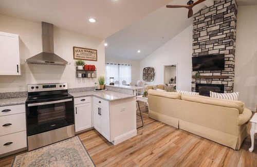 Bethelridge Apartment | Kentucky Farm Stay: Cozy Duplex