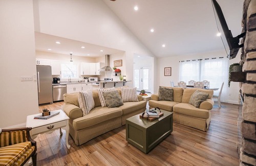 Bethelridge Apartment | Kentucky Farm Stay: Cozy Duplex