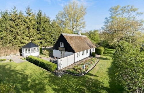Samsø Cottage | Charming cottage from 1877 - a cozy oasis!