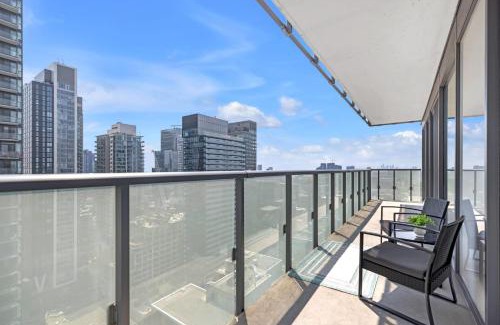 Downtown Toronto Apartment | Sunlit Corner Suite Top Location Free Parking