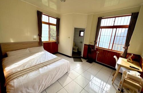 Fuxing District Bed & Breakfast | 一路向山民宿