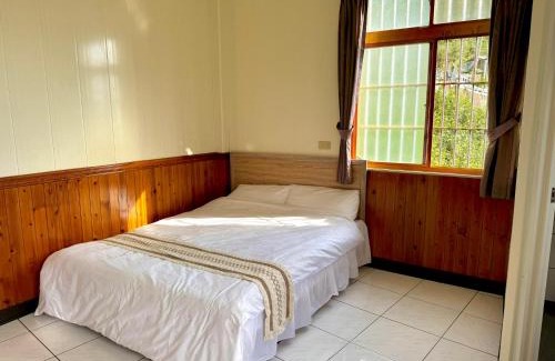 Fuxing District Bed & Breakfast | 一路向山民宿