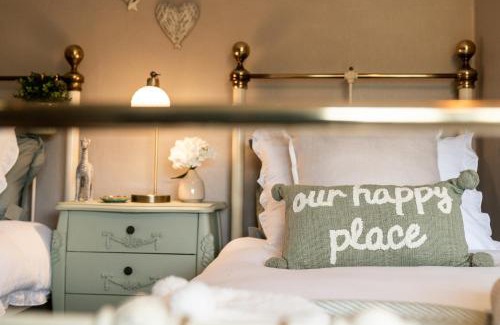 Appley Bridge House | Fern room at field view cottage