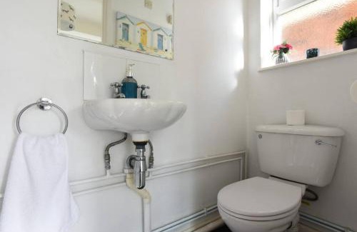 Alverstoke House | Spacious Family Home Sleeps 6