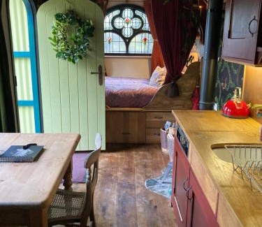 Bude Cabin | Enchanting Hand Painted Tabernacle with Hot Tub