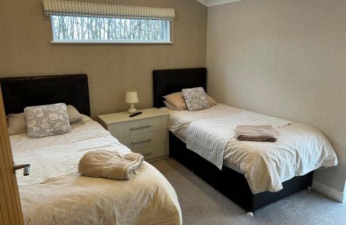 Holton Le Clay House | Luxury Lakeside Lodge 6