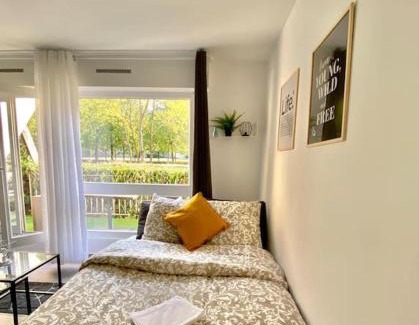 Les Epinettes Apartment | LE COSY studio proche PARIS avec parking & terrasse