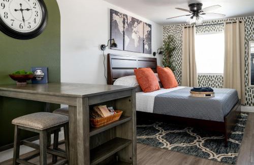 Johnson City House | Step Free Entrance-Wolfe Cottage at Wrenwood Ranch, King Bed