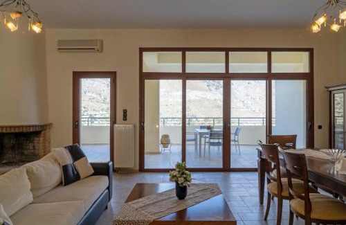 Akoumia House | House of Papadogiannis