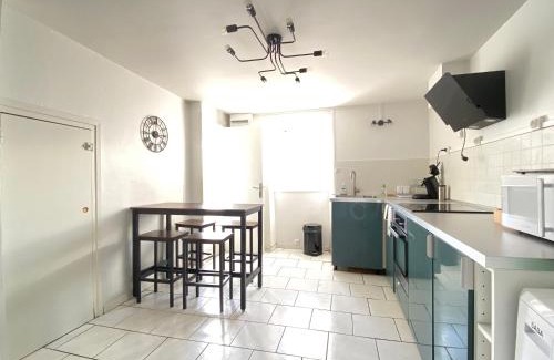 Cournon-dʼAuvergne House | Maison de ville bien située dans un quartier calme