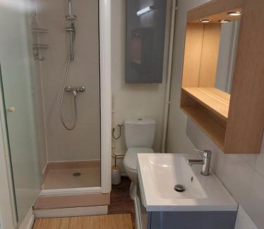 Cournon-dʼAuvergne House | Maison de ville bien située dans un quartier calme
